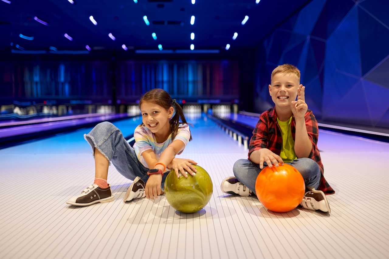 Two children with balls sitting on the lane in bowling alley. Kids are preparing to score a strike. Boy and girl having fun in entertainment center together, little bowlers SSUCv3H4sIAAAAAAAACnRUy27cIBTdV+o/jLwOKmDMI8vuK1XtsuriGnAGhTGWjdNWUf69+DlMxtmZc67PfXAur58/nU5FDYPTxePpdTqls/N+HGIP0YU2wfhhxXvbGtvnyEtfcpwD1rgYegc+B2uI+tzCxSawHb2f4LeZLIYIcRzskGXXKXe4NLGrEkge3qP8EJWHaHmIkkOU5Sh4uPzLgc79jXADnEMMZmynnsqsIQ3RPqUJ3LS0DfjXcj5txFIBxEQV323ovC0eMmYY64n5CvUktxFLog9Ufnahj8OXH1b3drm/A8FvbtDWe2htGDPd5eP3PoMn2+ppCHuawiTRyxDdfJN7M4m4yUJKfnum5Z5kU89m/KFOqTmXEmrUCK0R0w1GknOLFCGJsRTXDb4KLx9v2VX01ltYvLXmKBpSC4KVQlxYQIw1FVKiTOKsVrbhihhRbTUUuBJCyEYhSohBjGuKagocVVjXTClrawV7MJSG8KrhiGvCEAMmEGhhEa1TGxozzTCZi10mUDz/iba/zCZZy4XRuJCZ5iVo8MM7e3W90659yn4L8Tzv5L4+YWxjPw22oETt9fkQOqiTwR5PTZK1G36GYUh/mA3PrTyvRpaqDXGe5npNhUlen46kpEKqSk6TVbjCFSny7T67pDNXtNU4dj6AsebGXLd7z0vGJCZye0TunoAlQFB2ECD3AFpW6iCgvAZwcpSCXANEtS393XOxBChZ3rt64Rjl8srtj8jKSbWadruMtJ8XF+O7weRPzforo/Te76ky/exM7ik3KRU4eVsbTFBFjUSMKI0UJP/rpqEitdcoO3nz7T8AAAD//wMAGRhWQw4GAAA=